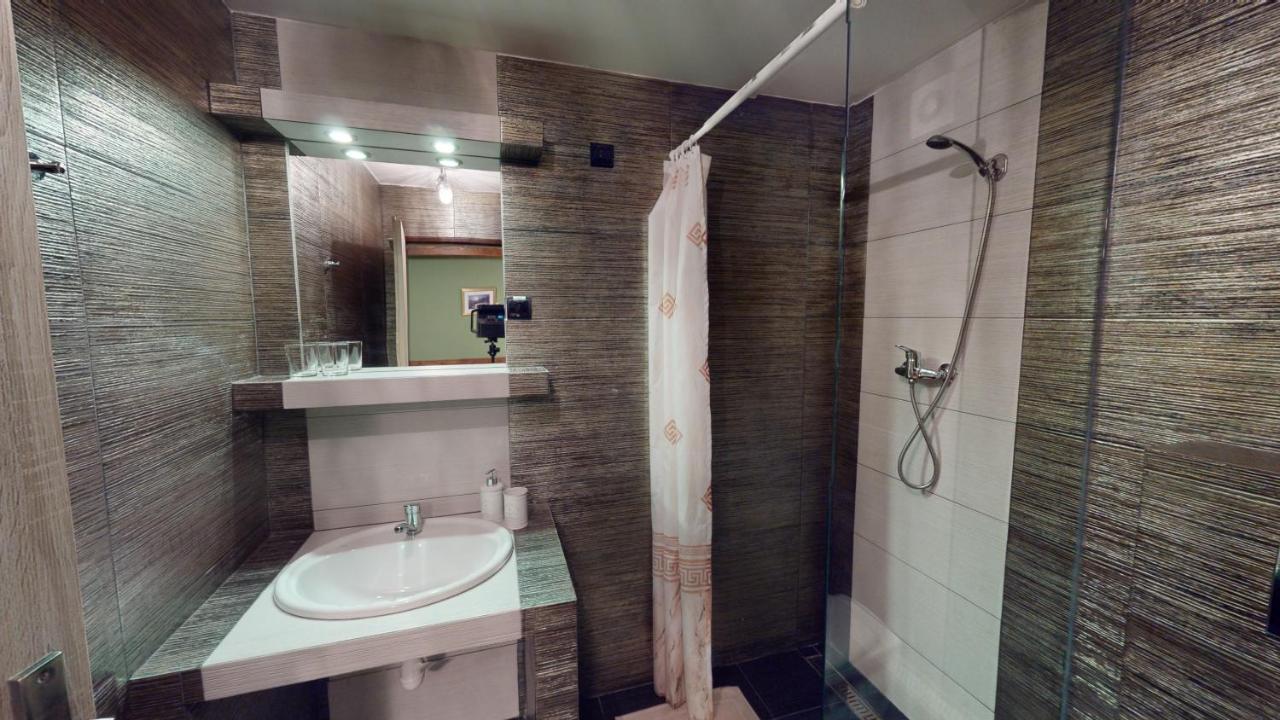 Ride Pub Drienica Apartment Bagian luar foto