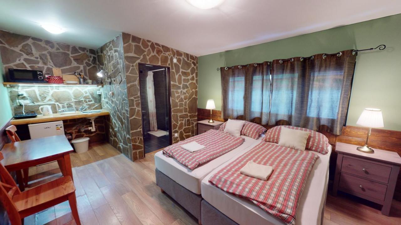 Ride Pub Drienica Apartment Bagian luar foto