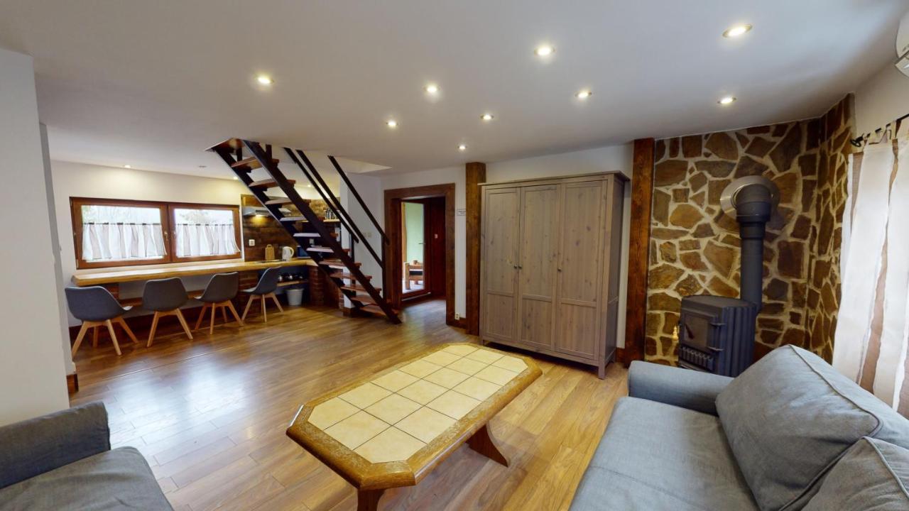 Ride Pub Drienica Apartment Bagian luar foto