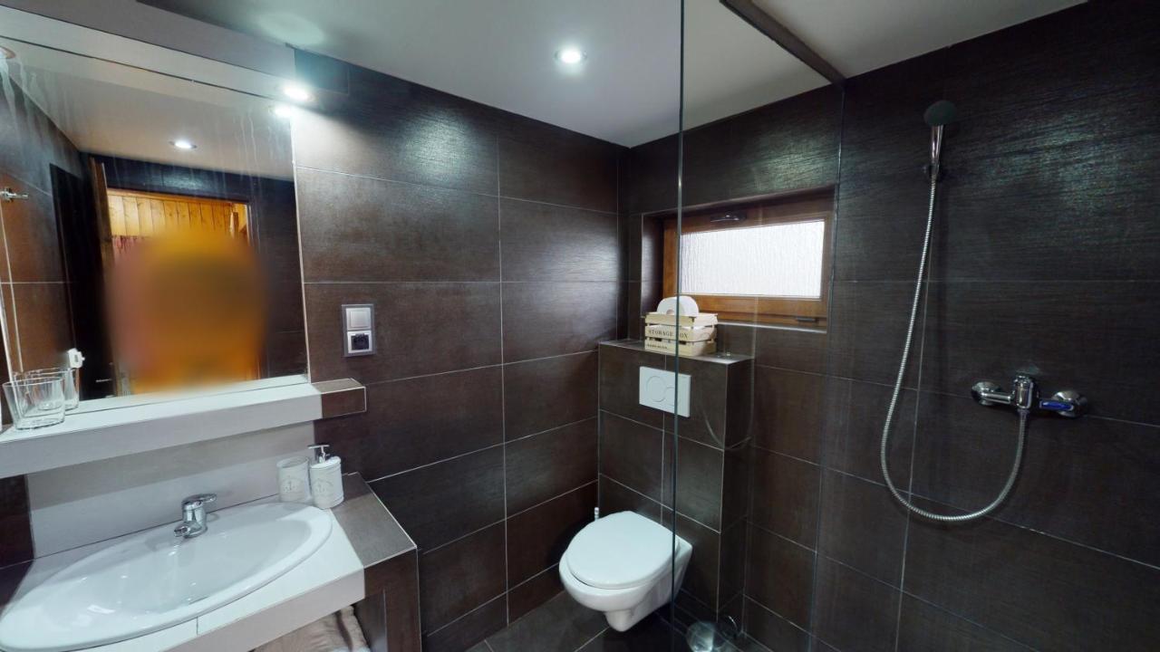 Ride Pub Drienica Apartment Bagian luar foto