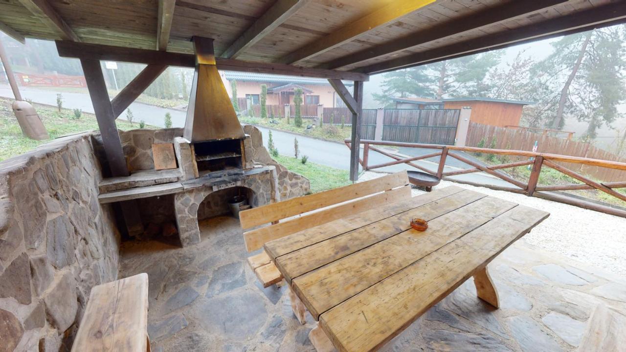 Ride Pub Drienica Apartment Bagian luar foto
