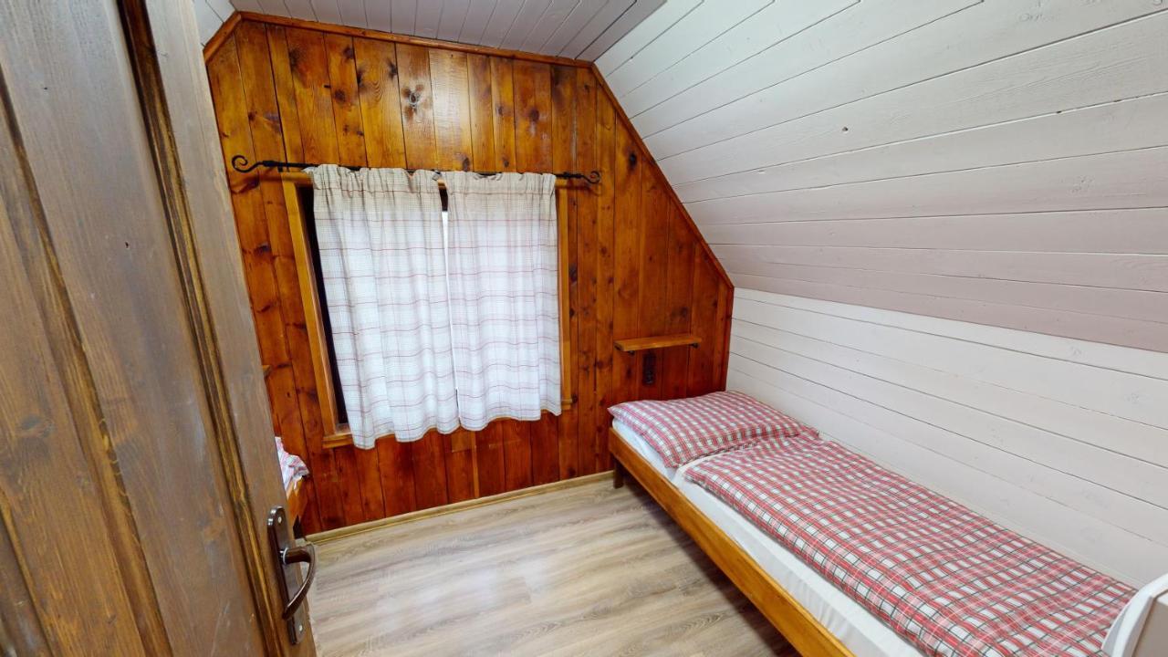 Ride Pub Drienica Apartment Bagian luar foto