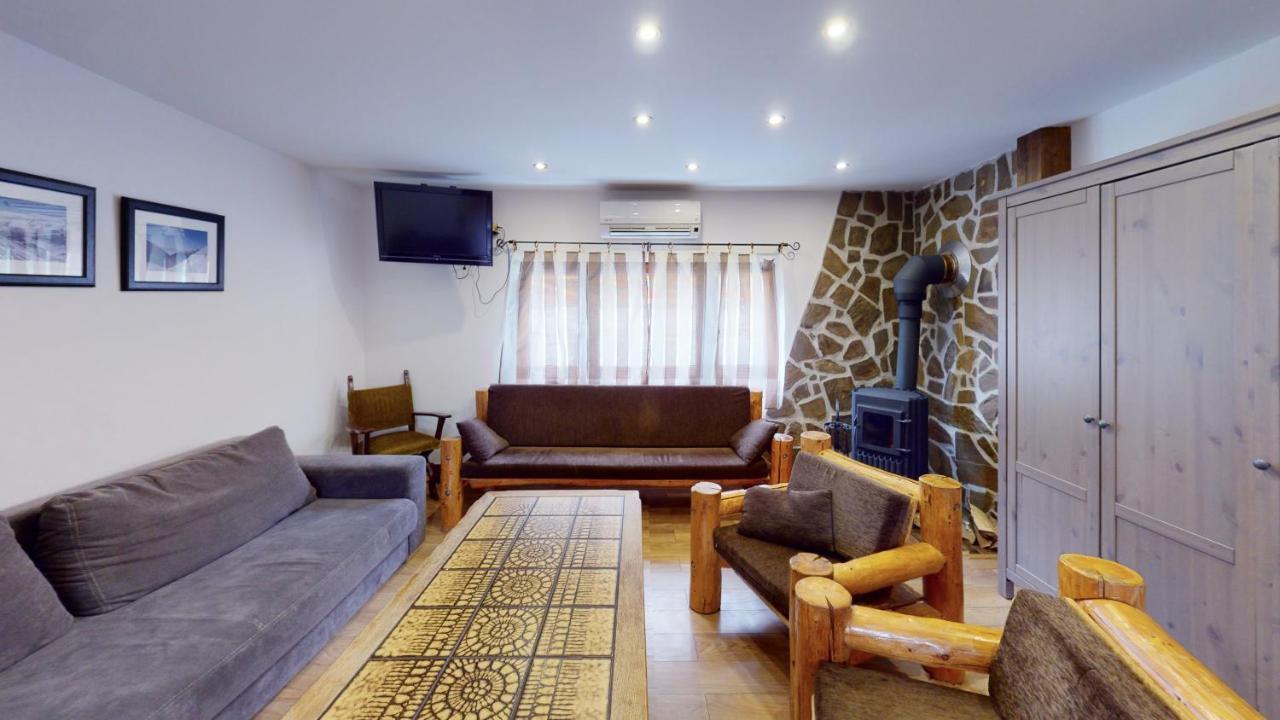 Ride Pub Drienica Apartment Bagian luar foto